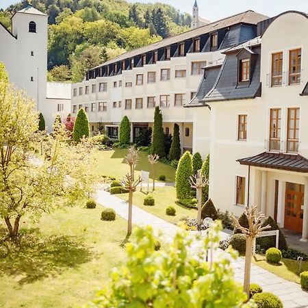 Kloster St. Josef Ноймаркт-ін-дер-Оберпфальц Екстер'єр фото
