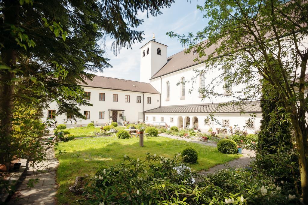 Kloster St. Josef Ноймаркт-ін-дер-Оберпфальц Екстер'єр фото