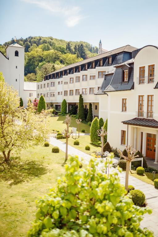 Kloster St. Josef Ноймаркт-ін-дер-Оберпфальц Екстер'єр фото